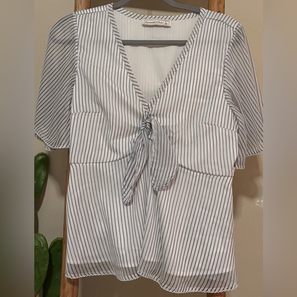 Abercrombie flouncy top